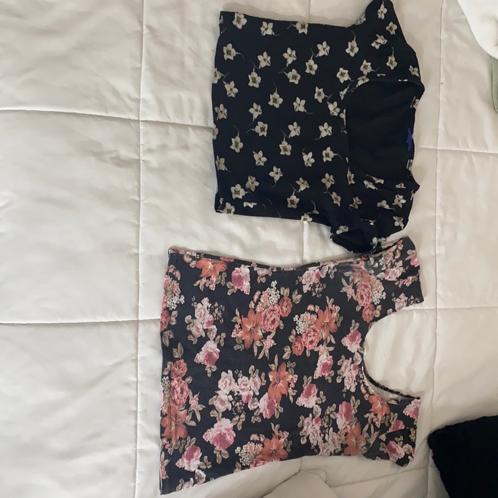 2 flower design tops